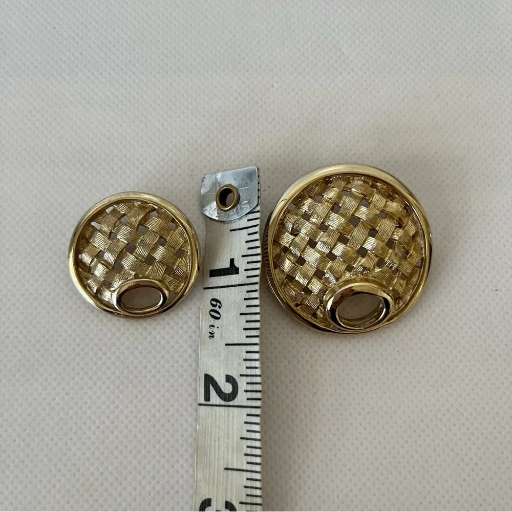 Vintage Sarah Coventry Gold Tone Basket Weave Brooches Set of 2